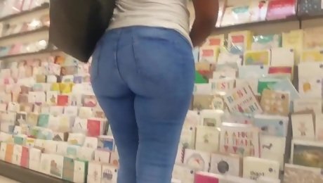 Big booty african milf in jeans