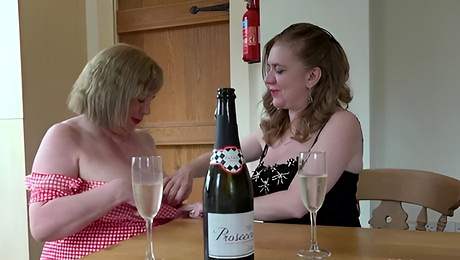 Big Tit Mature MILF GetsBy Blonde Lesbian