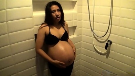 40 weeks pregnant Thai MILF amateur fuck