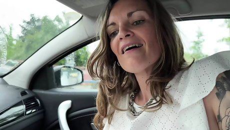 I fuck a MILF in a parking lot and she swallows my cum
