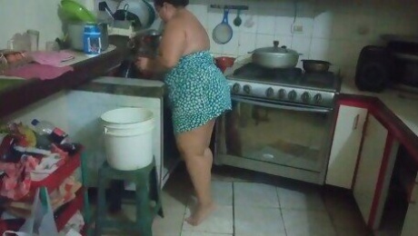 chubby stepmother in the kitchen preparing a delicious dinner