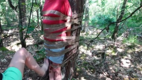 Achtergelaten in het bos vernedering dutch