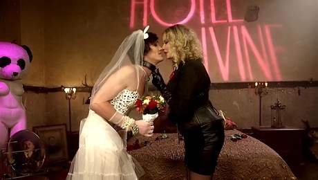 Mistress butt fucking fucks submissive man bride